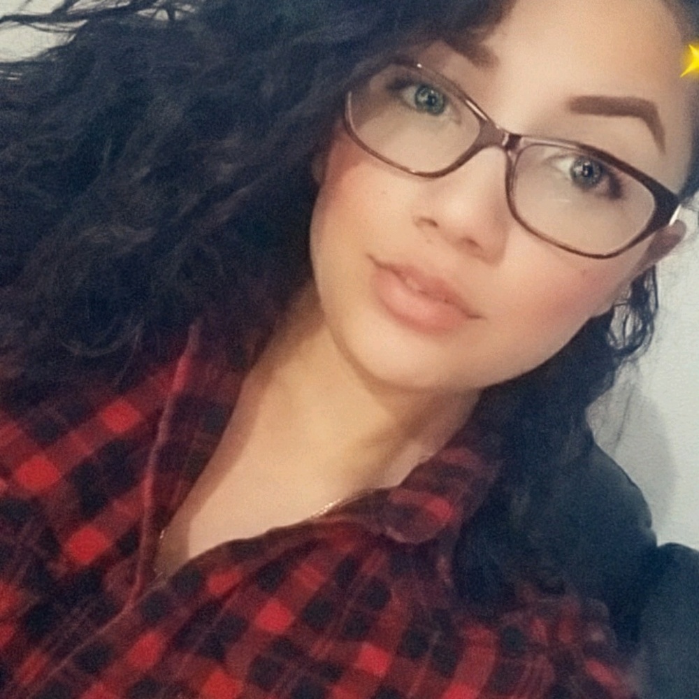 Meet your Posher, Cinthia